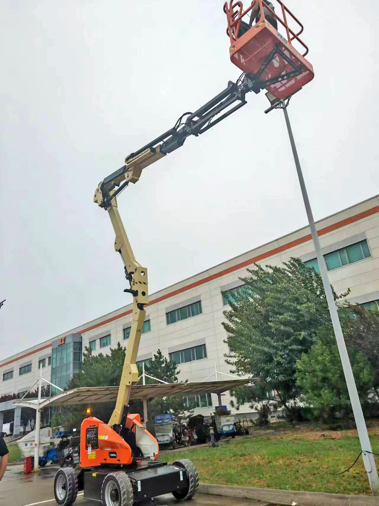 成都曲臂高空車出租
