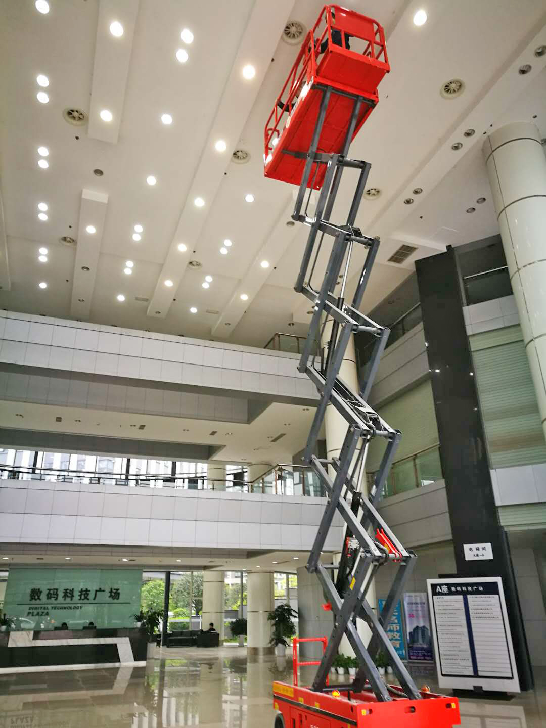 溫江升降車(chē)租賃熱線13980984100